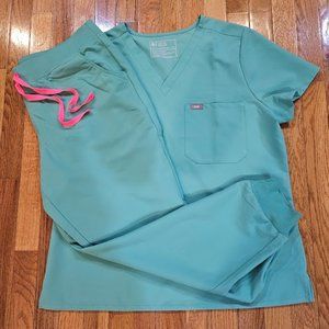 Figs size XL catarina and zamora surgical green